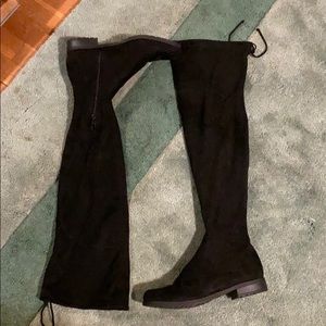 Thigh high suede black boots!